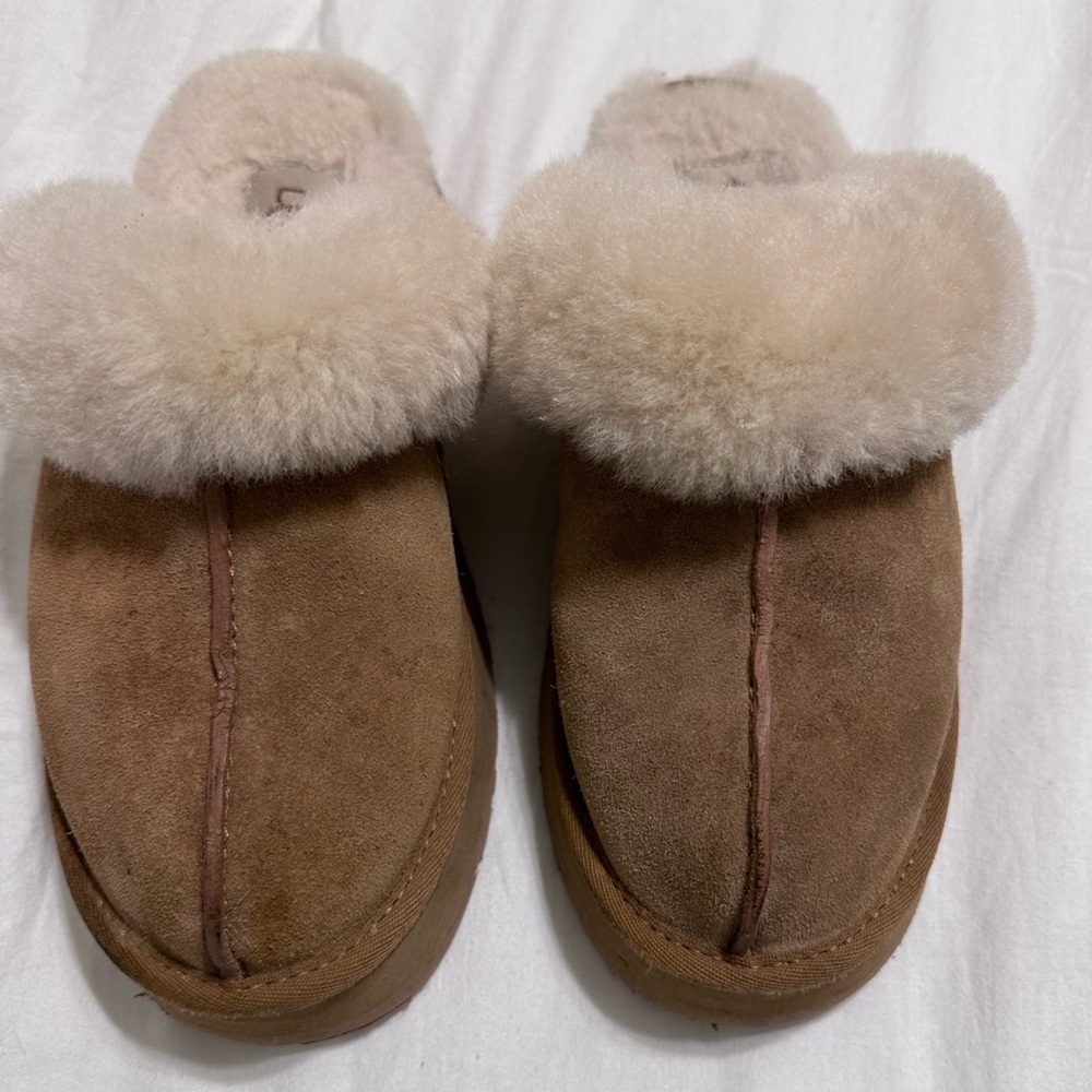 Ugg platform camel slippers size 8